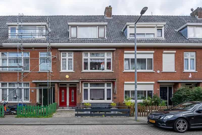 Huis te Koop Rotterdam Charlois: Bovenwoning met Verhuurde Benedenwoning