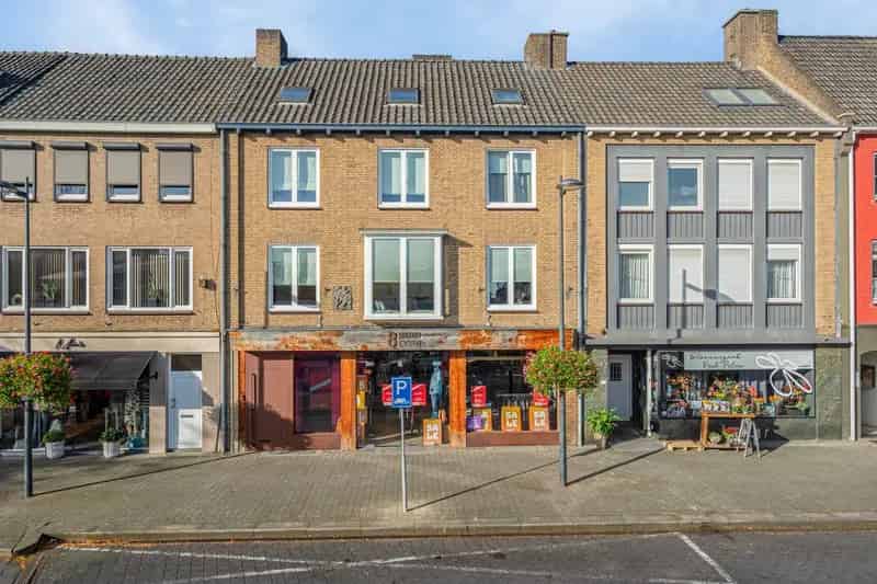 Winkelruimte te huur of te koop Markt 8 Beek
