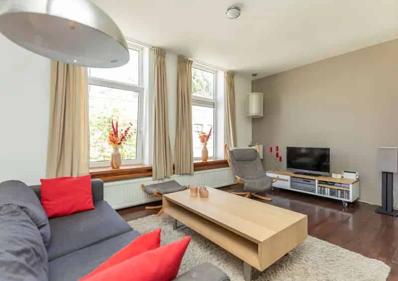 Ruim dubbel bovenhuis Rotterdam Volmarijnstraat 96m2 Balkon Zuid