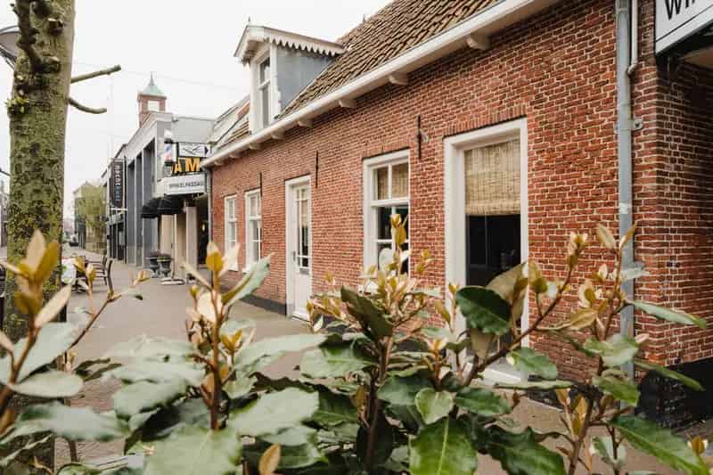 Winkel te huur Noordwijk: Rijksmonumentale winkelruimte in Dam Passage