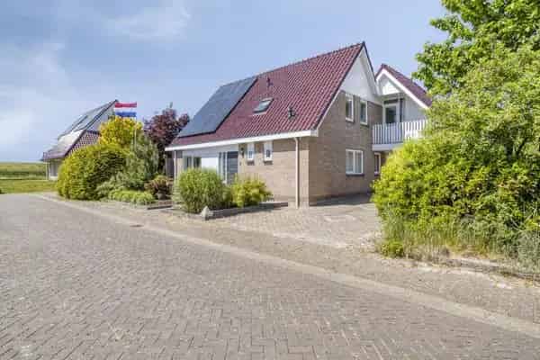Vrijstaande woning Hindeloopen 3 slaapkamers 2 badkamers garage 12 zonnepanelen