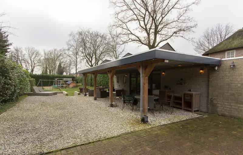 Ruime 2 1 Kapwoning met Tuinhuis op Groot Perceel te Capelle