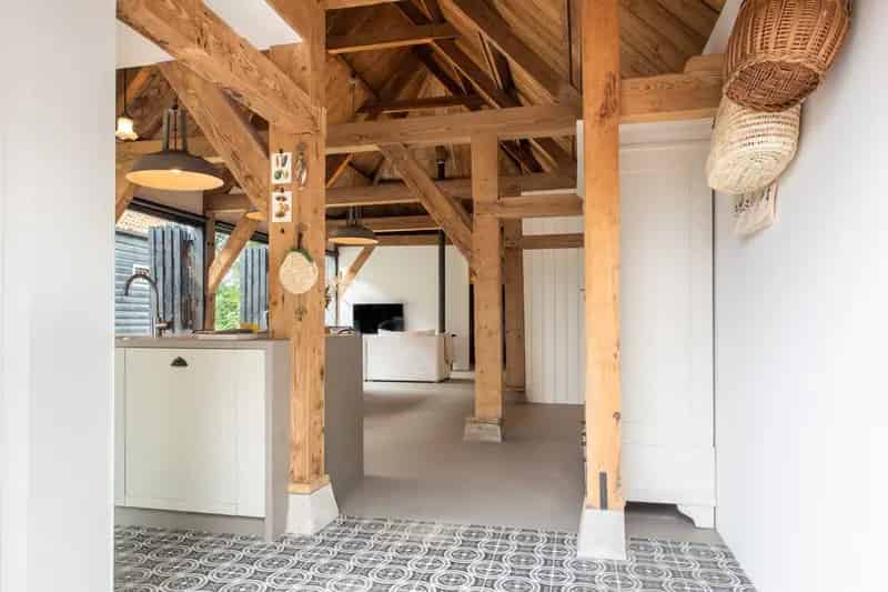 Vrijstaande woning voormalig koetshuis te huur