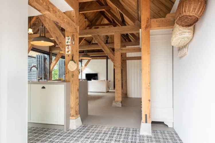 Vrijstaande woning voormalig koetshuis te huur