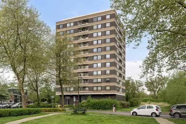 Ruim 3 kamer appartement Vlaardingen met 2 balkons en parkeerplaats