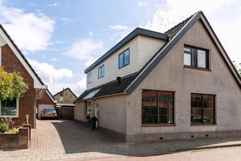 Gemoderniseerde helft van dubbel Rheden 2 slaapkamers tuin