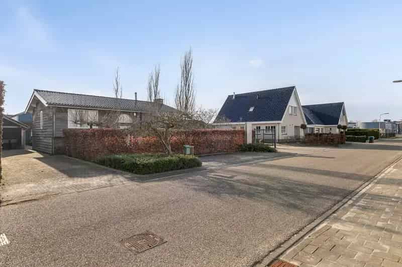 Bedrijfshal Elburg te koop Uiterwaardenstraat