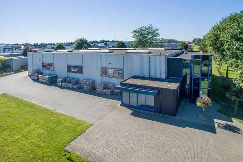 Bedrijfshal te Huur Sittard 1250m2 Kantoor 303m2 Perceel 4340m2