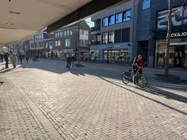 Winkel te huur Dordrecht Sarisgang 101m2