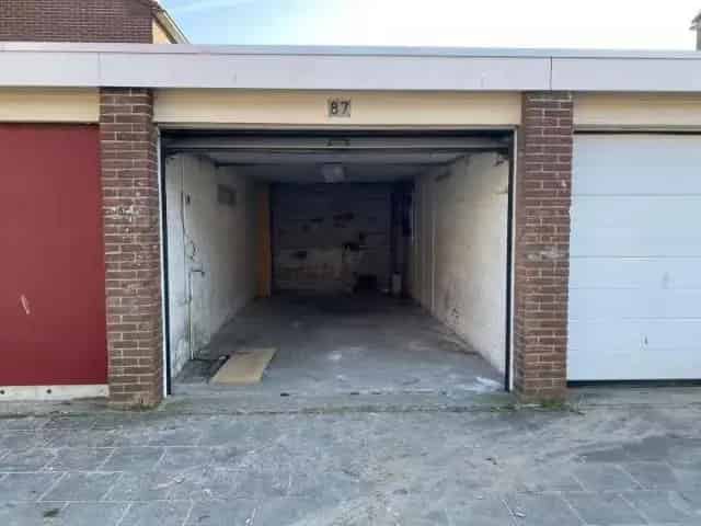 Garagebox Amsterdam Nieuw-West 19m2 Elektra Water