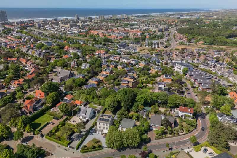 Huis te Koop Zandvoort: Royale Villa met Koetshuis