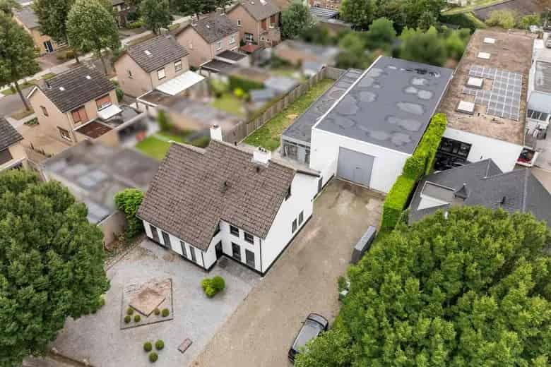 400m2 Bedrijfsruimte Weert: Loods, Bedrijfswoning & Kantoor