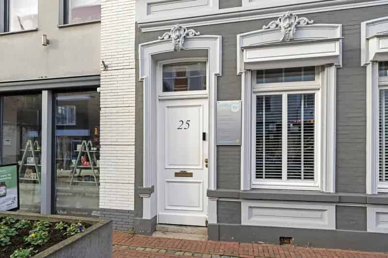 Stadswoning Steenbergen Kantoor Aan Huis Moderne Keuken Ruime Kelder