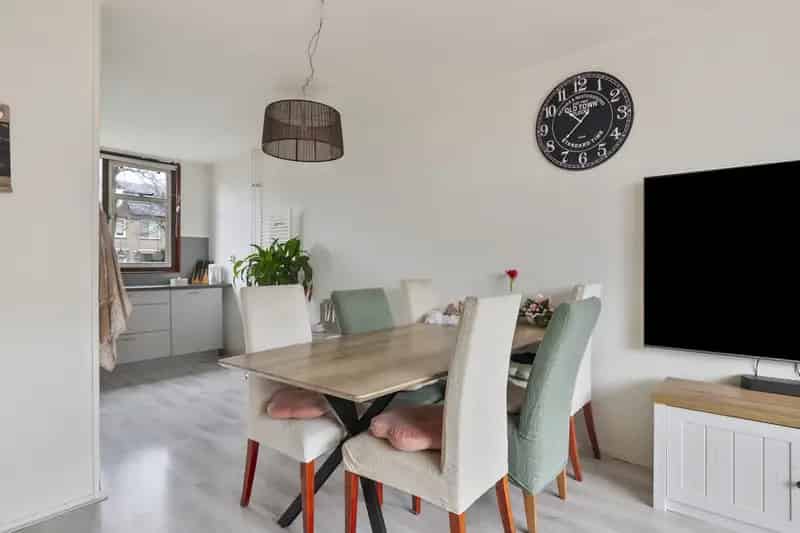 Ruime woning in rustige buurt nabij scholen Zaandam