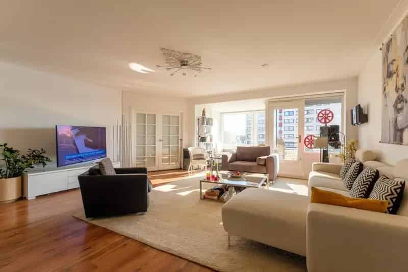 Ruim 2-kamer appartement Amsterdam Nieuw-West met balkon en uitzicht op Sloterplas