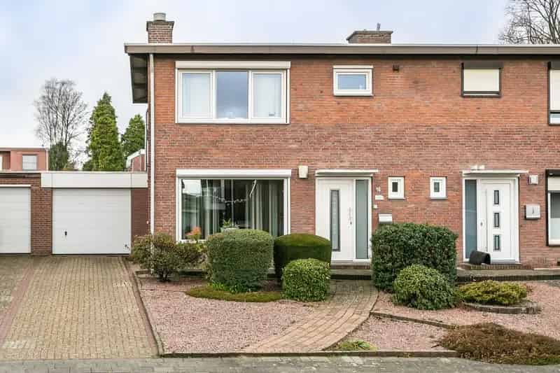 2 Onder 1 Kap Woning Nieuwenhagerheide 3 4 Slaapkamers Moderne Keuken Grote Garage