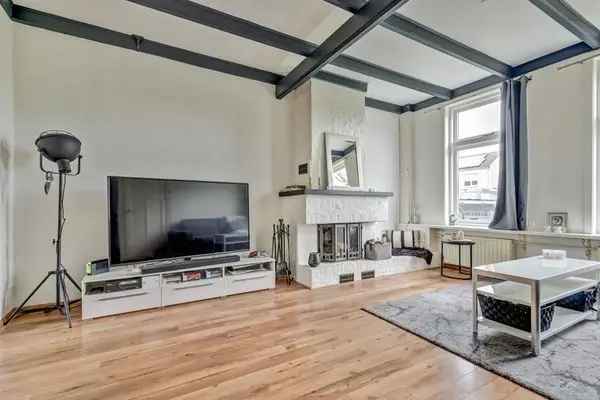 Ruime Tussenwoning met Garage en Studio Colijnsplaat