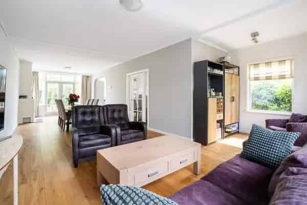 Ruime Hoekwoning 5 Slaapkamers Garage Diepe Tuin