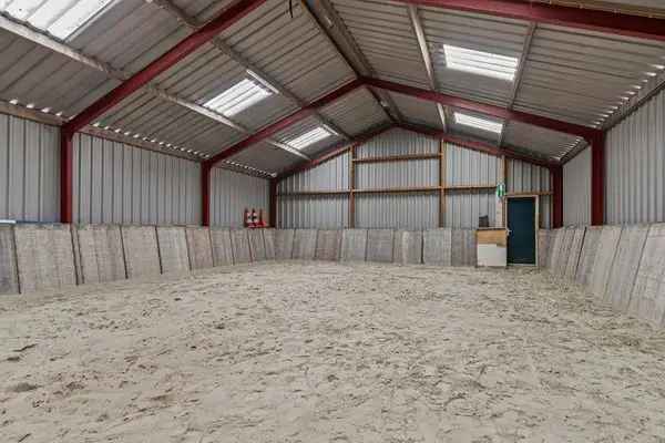 Royale Driekapper Boerderij met Veelzijdige Indeling en Extra Voorzieningen