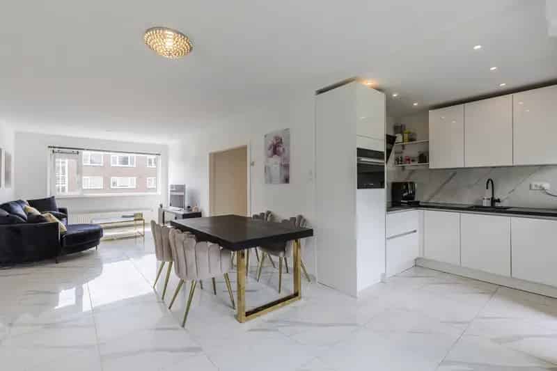 Appartement te koop Amsterdam Buitenveldert 3-kamer 67m2 Balkon