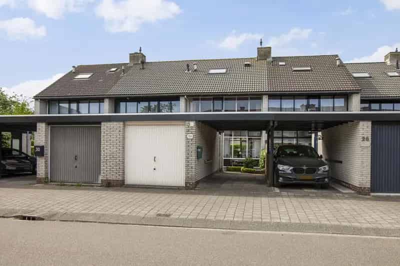 5 Slaapkamers Ruime Eengezinswoning Garage Carport