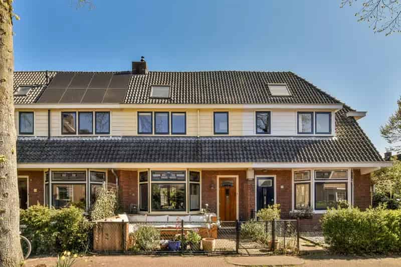 Tussenwoning Huizen Vijfhoekstraat: Charmant en Modern