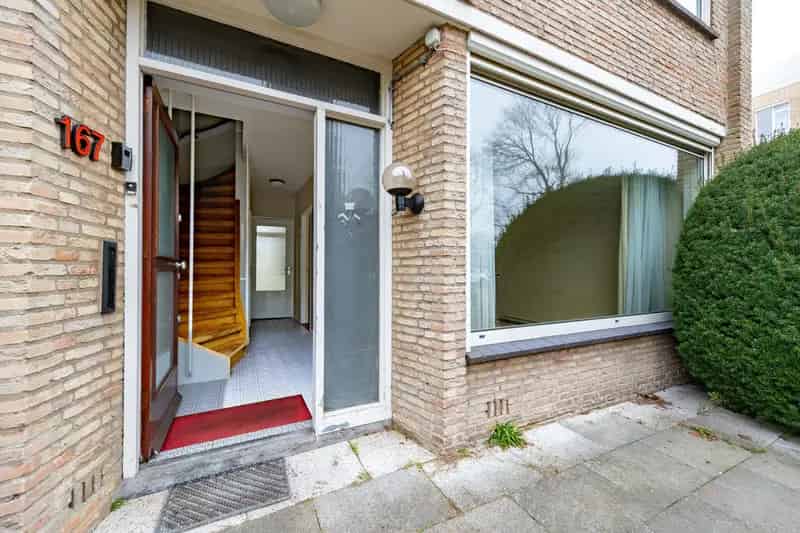 Ruime 4 Slaapkamers Eindwoning met Garage en Berging