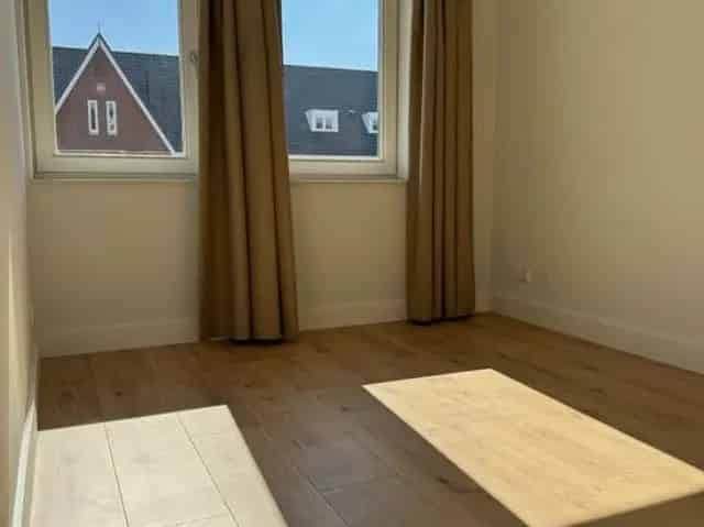 5 Slaapkamers Nieuwbouwwoning Eindhoven  Tuin  Parkeergelegenheid