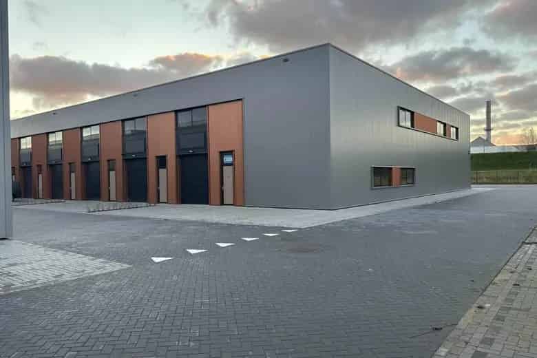 242 m2 bedrijfsruimte te koop in Middenmeer
