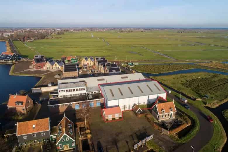 1.910 m2 bedrijfsruimte te huur in Zaandam