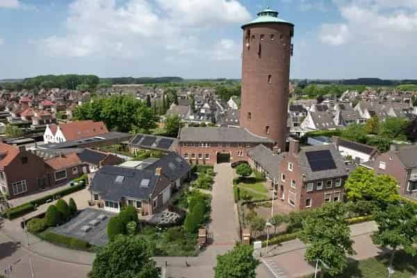 Luxe Benedenwoning Steenbergen Watertoren 183m² Tuin 1027m²