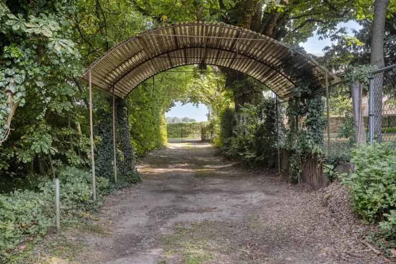 Huis te koop Varik: Karakteristiek huis met grote tuin aan de Waal