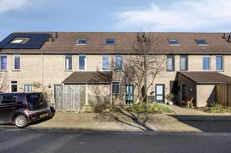 Licht huis 3 slaapkamers Abersland ruime tuin snelle oplevering