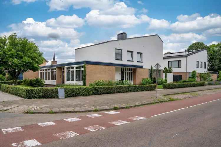 Ruime Villa met Kantoor in Venlo Oost 6 Slaapkamers Grote Tuin