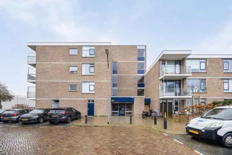 Henegouwen 66: Tweekamerappartement nabij voorzieningen