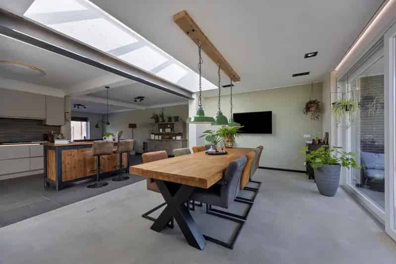 Gezinswoning Maasbracht: Ruime woning met tuin en tuinpaviljoen