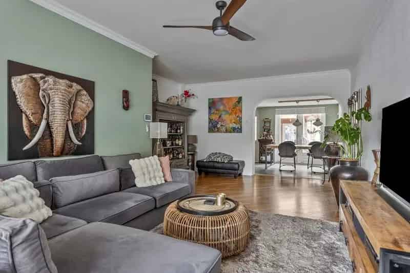 Jaren 40 woning Stadsveld Enschede Ruime Tuin en Overkapping