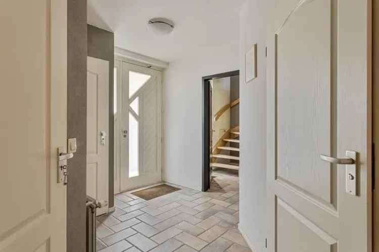 Luxe Villa in Roermond: Ruime gezinswoning met privacy