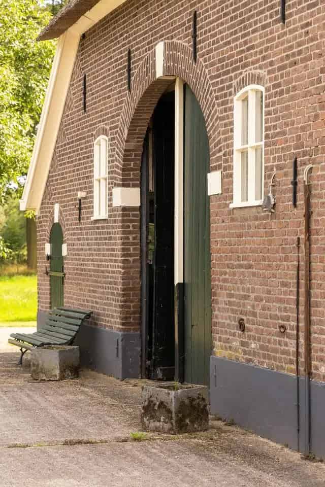 Boerderij met schuren op 13 hectare Laren