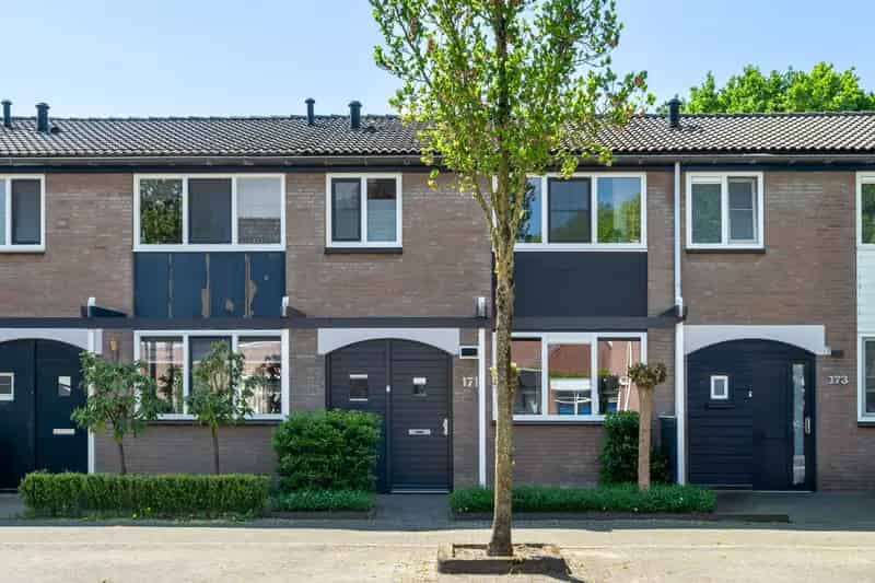 Huis te koop Breda Arenberglaan: 3 slaapkamers, garage, zonnige tuin