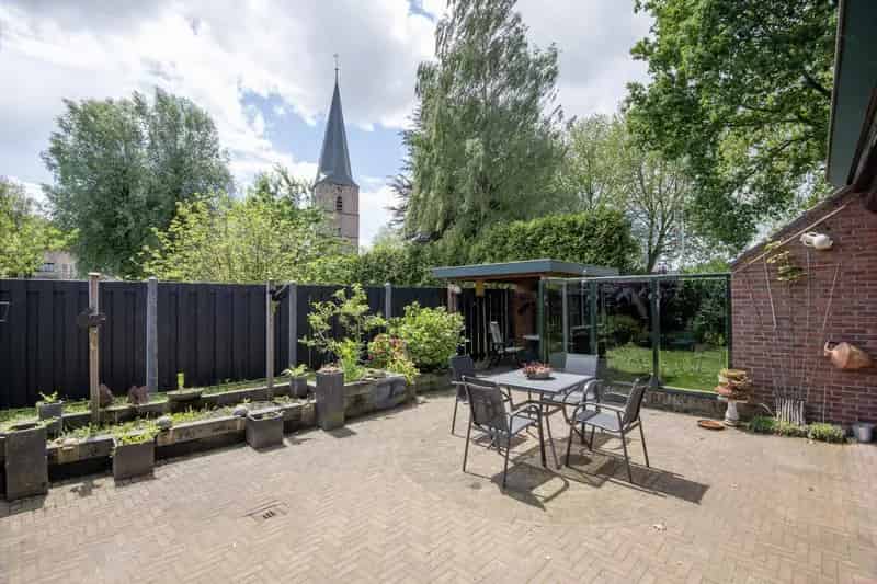 Ruime woning Voorthuizen nabij centrum met vrij uitzicht