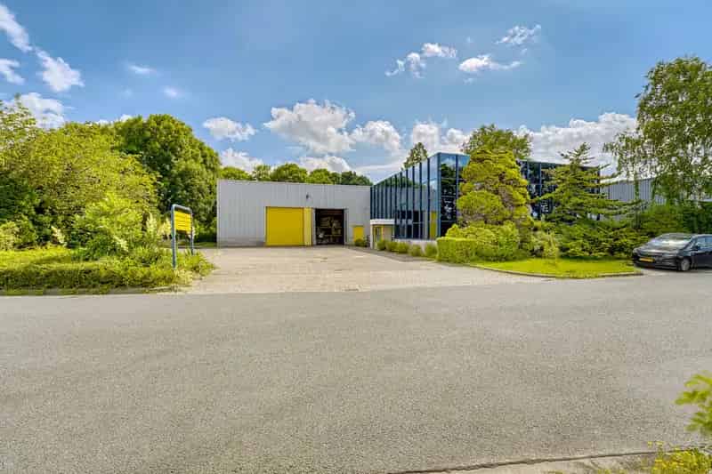 Bedrijfshal te Huur Roelofarendsveen 1215m²
