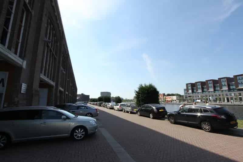 Kantoor Haarlem: 185m² Showroomruimte te huur in industrieel pakhuis