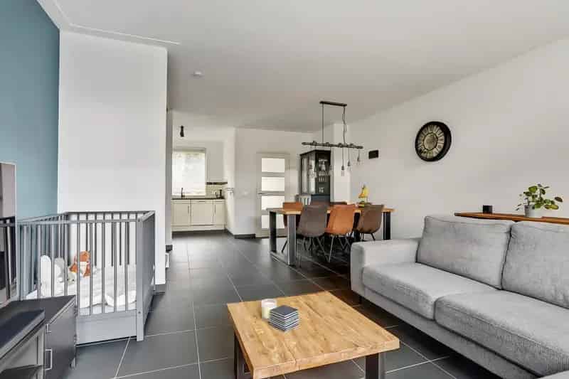 Tussenwoning Rijen 3 slaapkamers vloerverwarming zonnepanelen