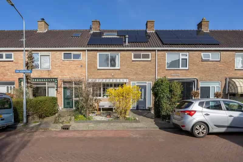 Ruime gezinswoning te koop in Heemskerk nabij scholen en centrum