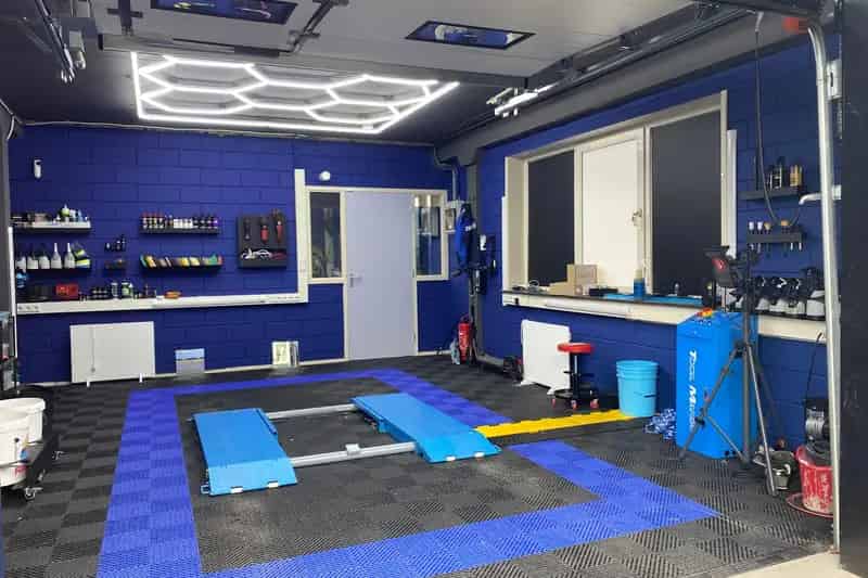 Bedrijfshal Piershil te koop 31m² bedrijfsruimte 56m² kantoor