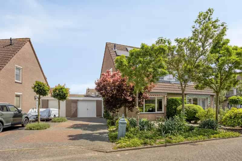 Tweekapper Maaspoort Den Bosch Ruime Tuin Garage 4 slaapkamers