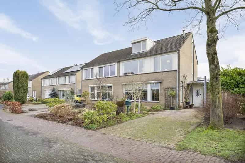 Ruime 2-onder-1-kapwoning te koop in Wijchen