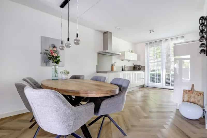 Moderne 5-kamer woning te Hoogvliet aan het water