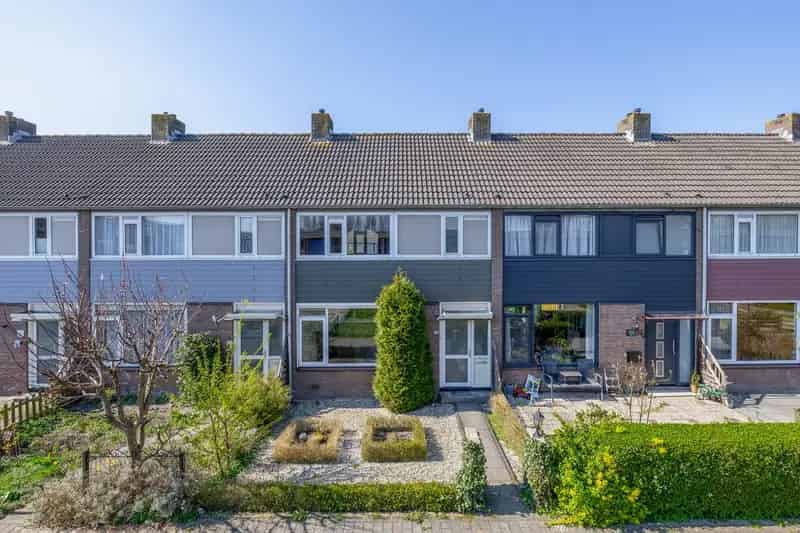 Huis te koop Pijnacker: 4 5 kamer woning zonnige tuin